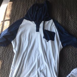 Short Sleeve T-Shirt Hoodie BROKEN THREADS Large